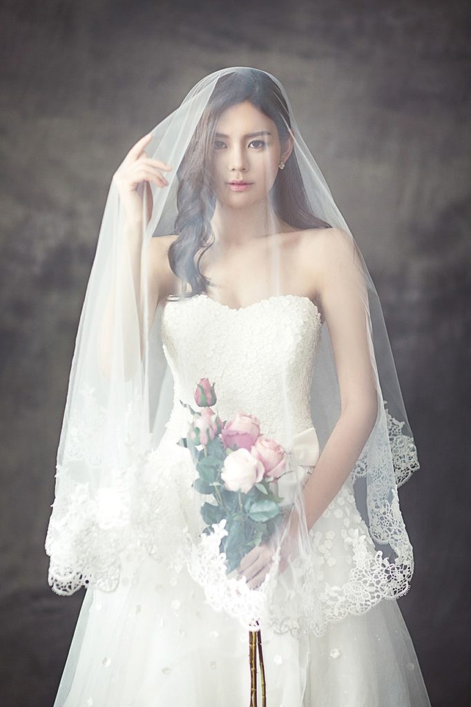 wedding-dresses-1486260_1280