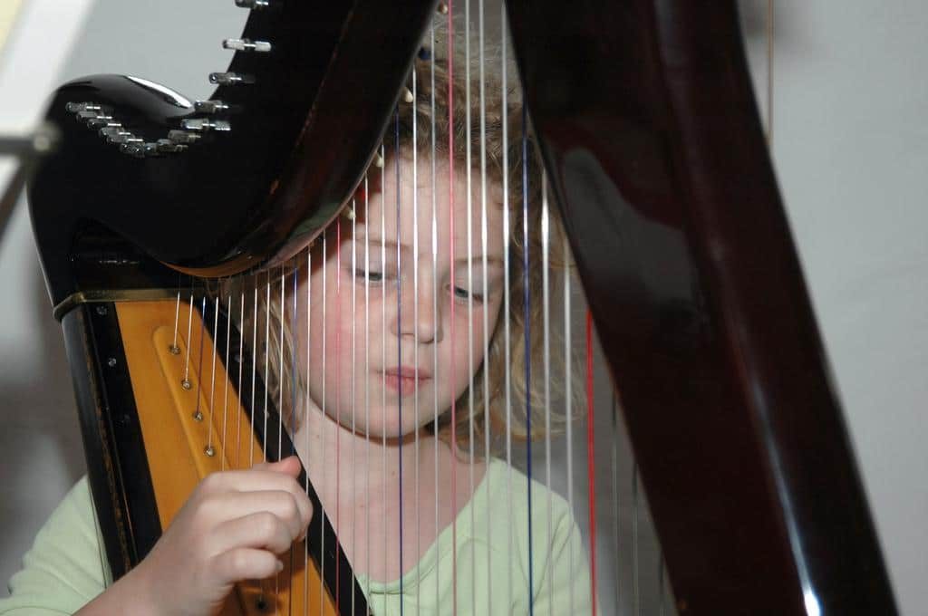 Girl-Playing-Harp