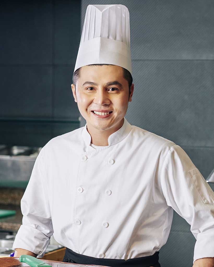 asian-successful-chef-in-the-kitchen-2021-08-26-19-52-25-utc.jpg